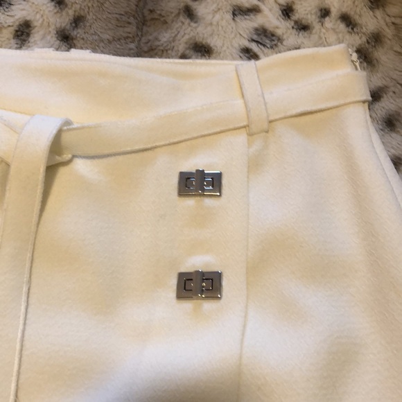 Zara size Med cream skirt. - Picture 7 of 10